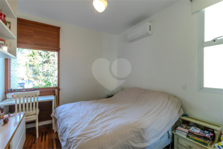 Sobrado à venda com 3 quartos, sendo 1 suíte, em Alto da Boa Vista, São Paulo, SP