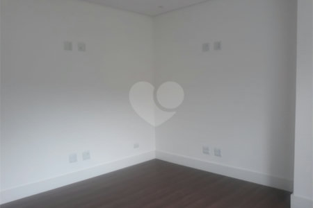 Sobrado à venda com 3 quartos, sendo 1 suíte, em Jardim Vitória, Mairinque, SP