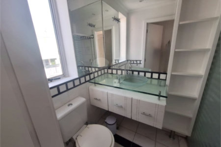 Apartamento para locação com 2 dormitórios, sendo 1 suíte com 02 vagas, totalmente climatizado nos 3 ambientes
