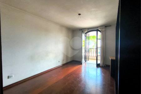 Sobrado à venda com 3 quartos, sendo 1 suíte,  em Jardim Esmeralda, São Paulo, SP