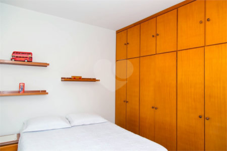 Casa à venda com 4 quartos, sendo 1 suíte, no Centro, Atibaia, SP