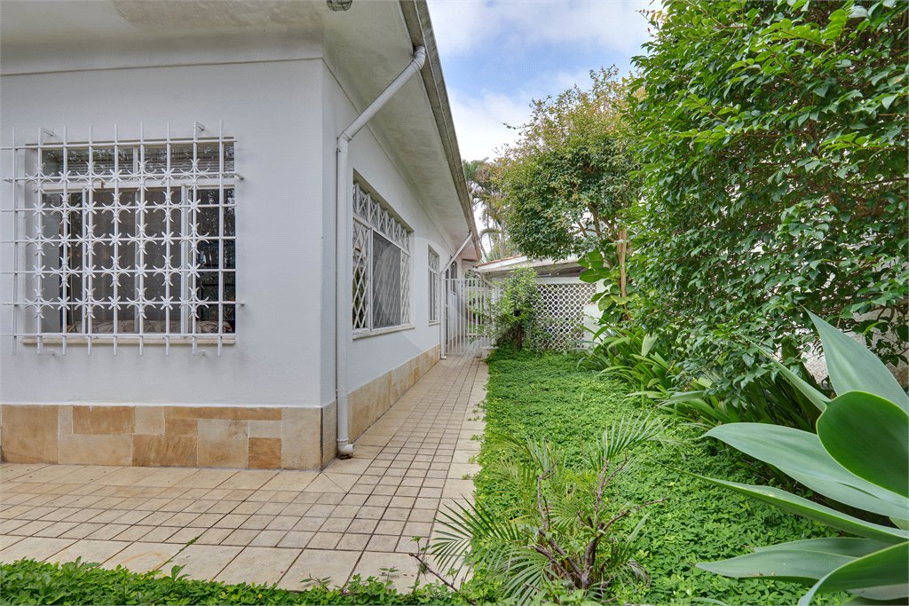 Casa Térrea à venda ou para alugar com 5 quartos, sendo 2 suítes, em Granja Julieta, São Paulo, SP