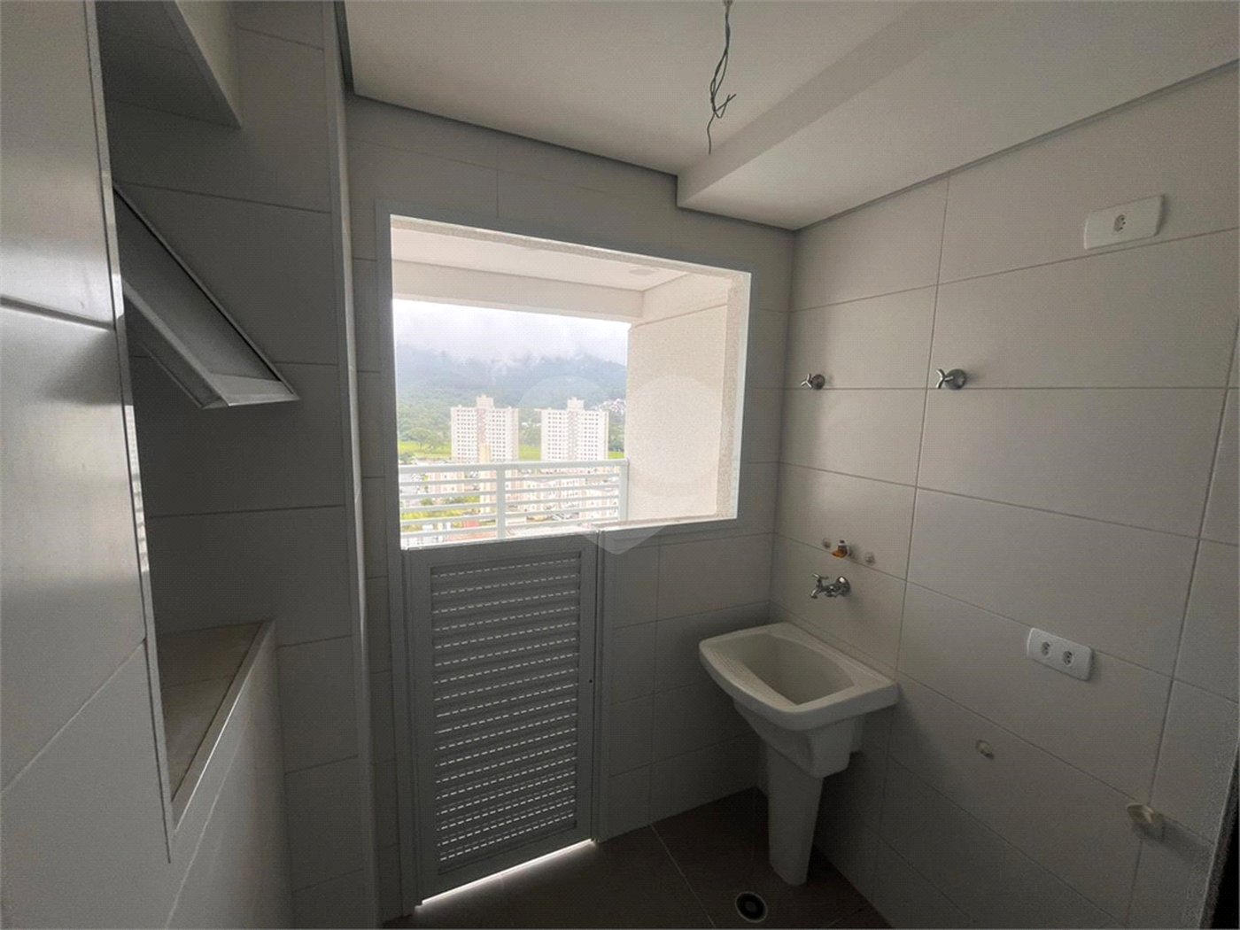 Apartamento à venda com 2 quartos, sendo 1 suíte,  em Loteamento Mogilar, Mogi das Cruzes, SP