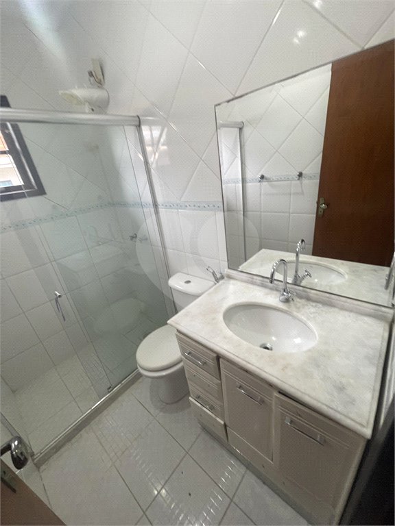 Casa à venda com 5 quartos, sendo 3 suítes, no condomínio Recanto das Palmeiras, Rio de Janeiro - RJ