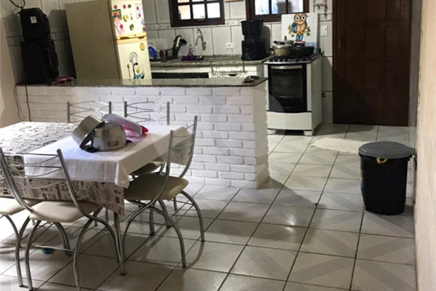 Sobrado à venda com 3 suítes em Barreiro, Mairiporã, SP
