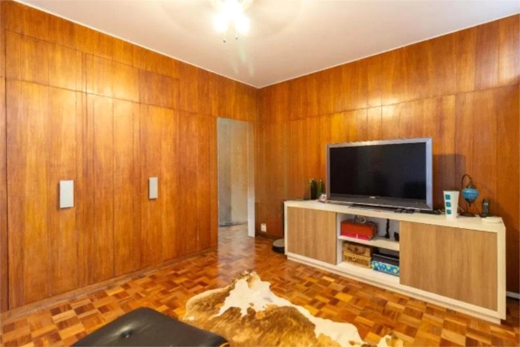 Sobrado à venda com 4 quartos, sendo 2 suítes, em Jardim das Bandeiras, São Paulo, SP