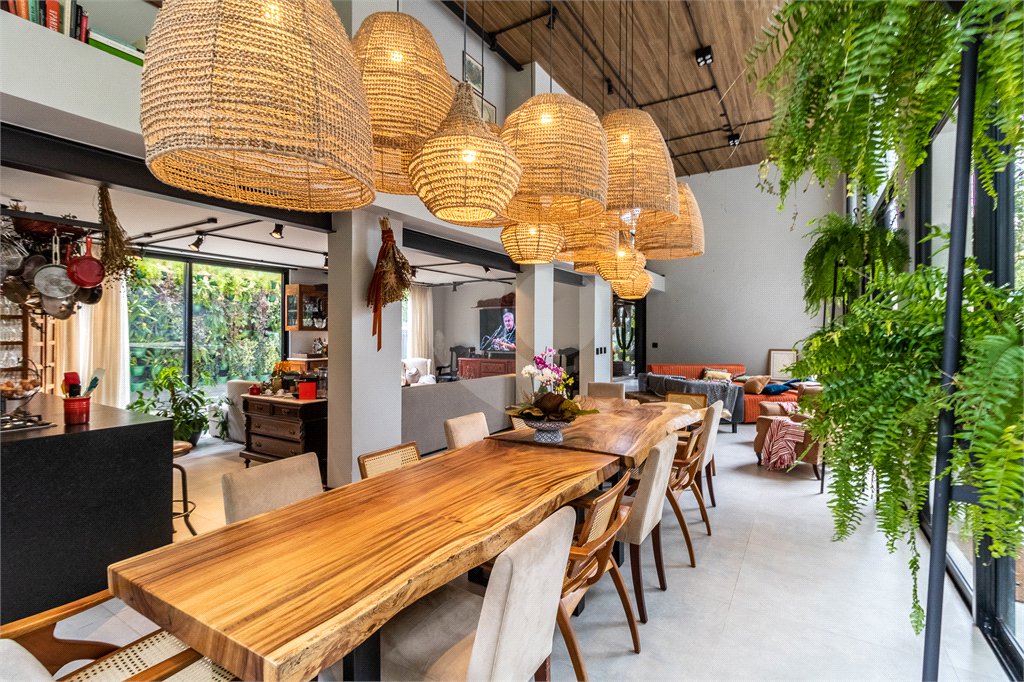 Casa à venda com 4 suítes no condomínio Granja do Morumbi, São Paulo - SP