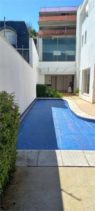 Sobrado à venda ou para alugar com 7 quartos, sendo 4 suítes, em Cidade Jardim, São Paulo, SP