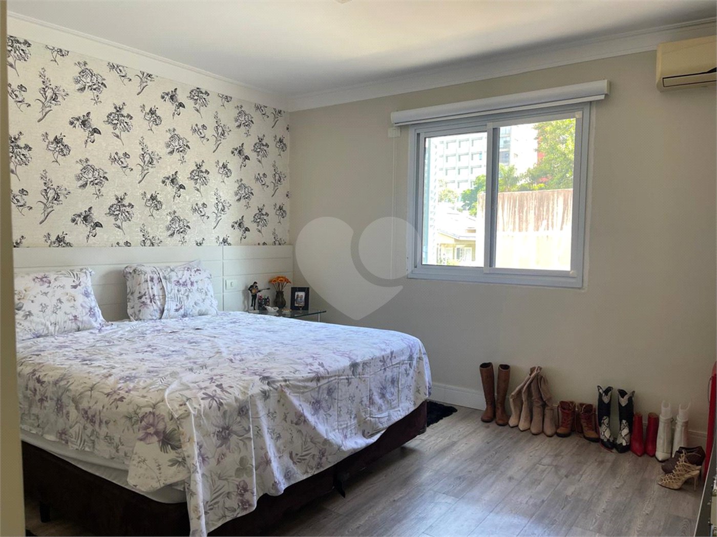 Casa à venda com 4 quartos, sendo 2 suítes,  no condomínio Village Place, São Paulo - SP