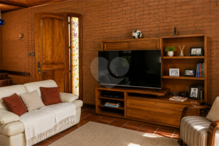 Casa à venda com 3 quartos, sendo 1 suíte, em Guarapiranga, São Paulo, SP