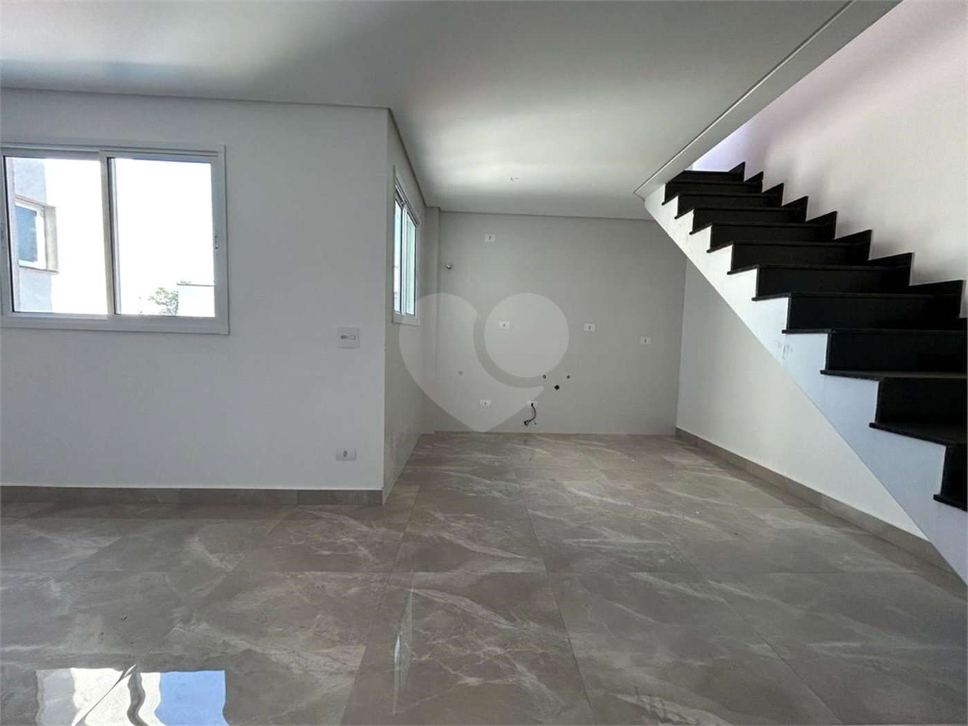 Apartamento à venda com 2 quartos, sendo 1 suíte,  em Vila Guarani, Santo André, SP