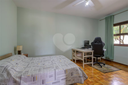 Sobrado à venda com 5 quartos, sendo 3 suítes, em Chácara Monte Alegre, São Paulo, SP