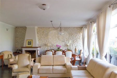 Casa à venda com 4 quartos, sendo 1 suíte, no Centro, Atibaia, SP