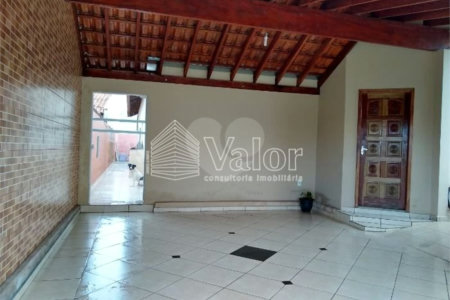 Casa Térrea com 3 dormitórios, sendo 1 suíte.