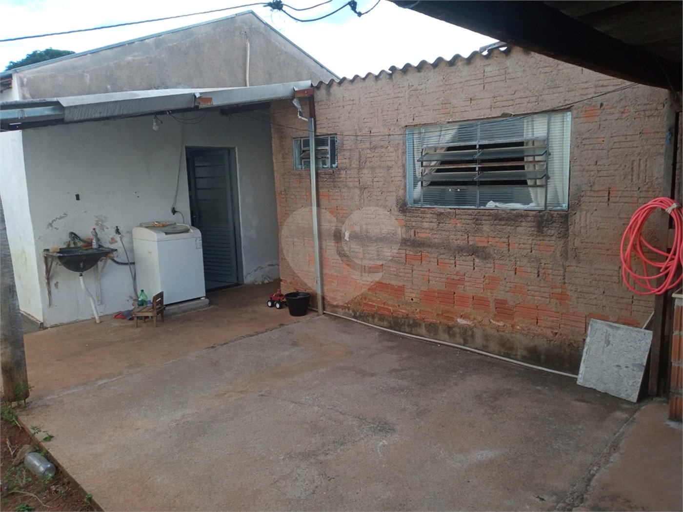 Casa térrea para venda, com 2 dormitórios.