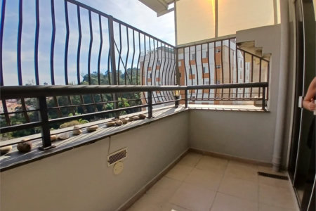 Cobertura à venda com 4 quartos, sendo 3 suítes,  em Cidade São Francisco, São Paulo, SP