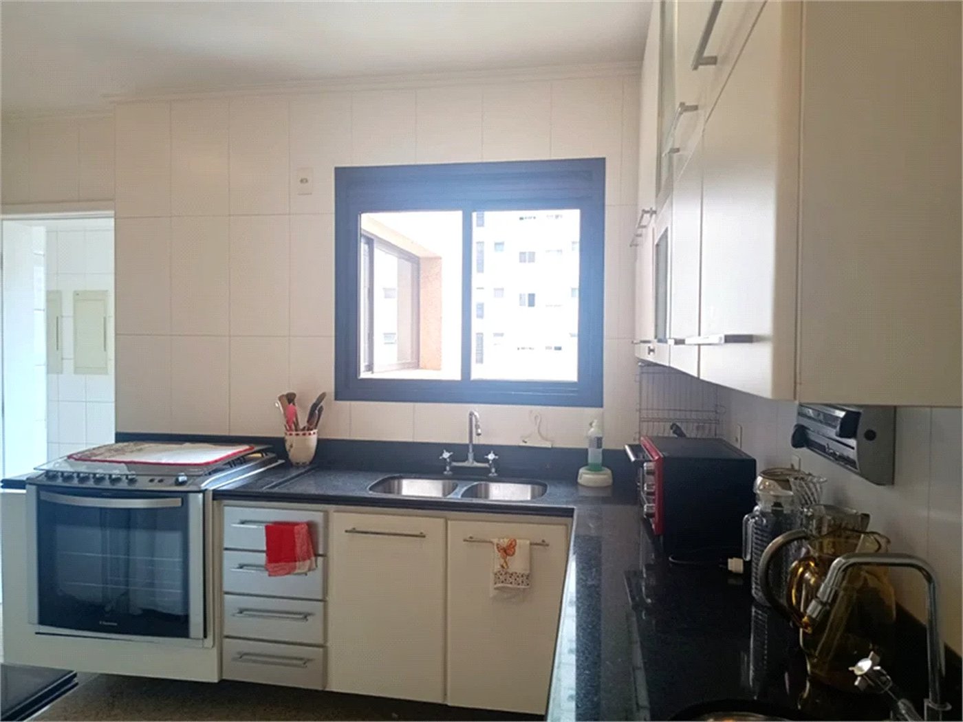 Apartamento à venda com 3 suítes em Vila Suzana, São Paulo, SP