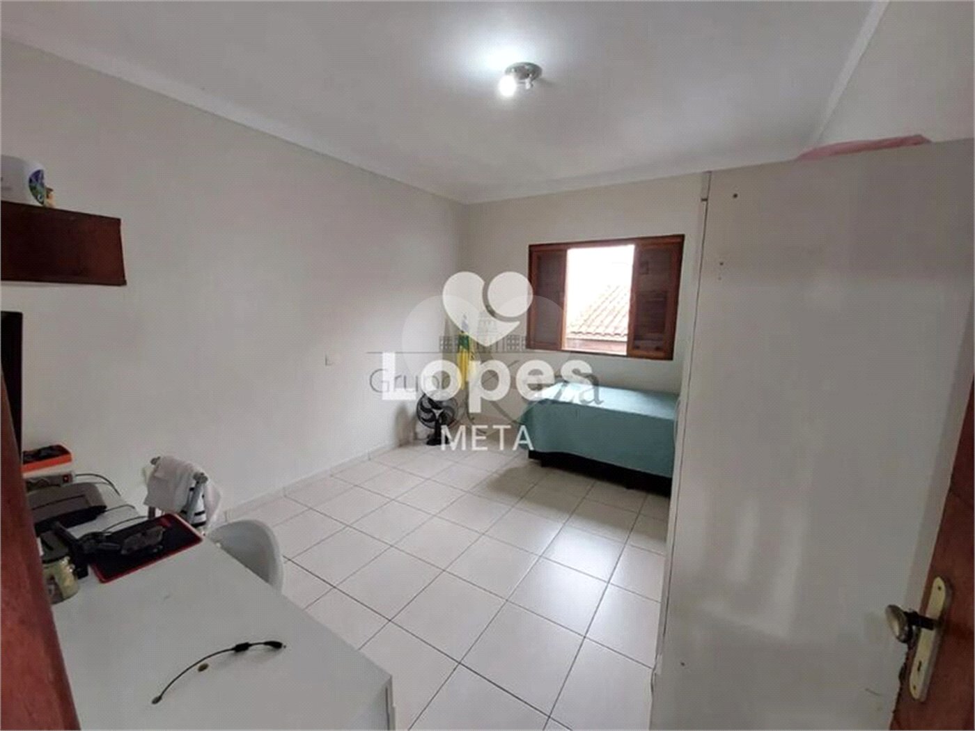 Casa à venda com 3 quartos, sendo 1 suíte,  no condomínio Loteamento Vila Branca, Jacareí - SP