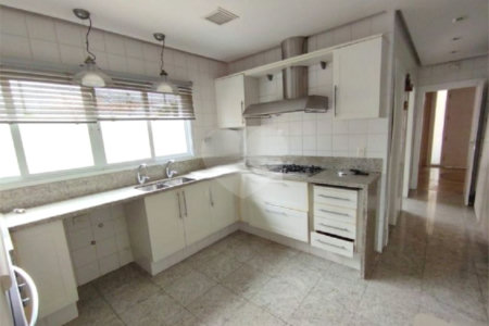 Casa à venda com 5 quartos, sendo 4 suítes,  em Parque dos Príncipes, São Paulo, SP