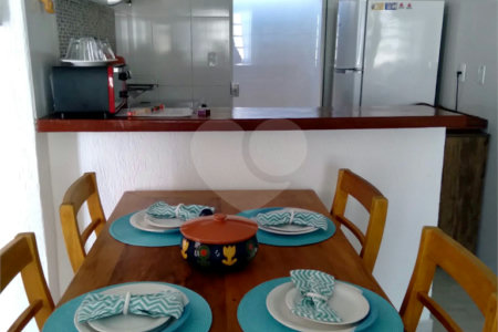 Casa em condomínio à venda com 2 quartos, sendo 1 suíte,  em Alto de Búzios, Armação dos Búzios, RJ