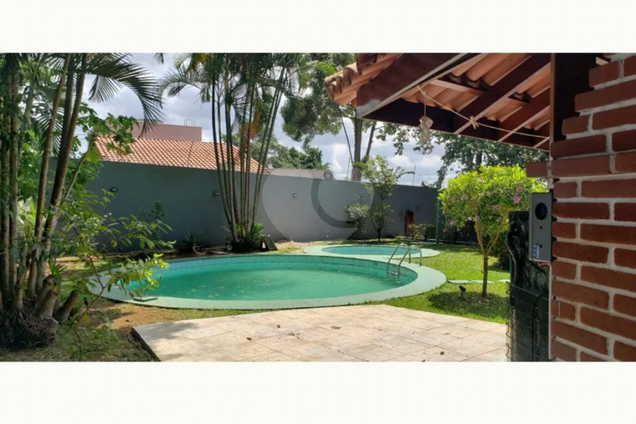 Excelente Casa a venda em Interlagos. Venha conferir.