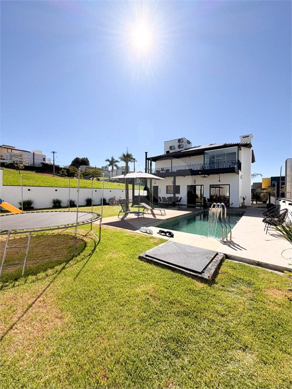 Casa à venda com 3 suítes no condomínio Figueira Garden, Atibaia - SP