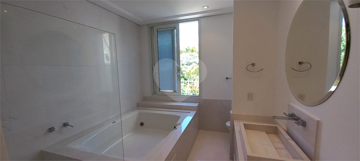 Sobrado à venda ou para alugar com 7 quartos, sendo 4 suítes,  em Cidade Jardim, São Paulo, SP