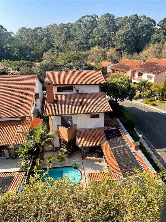 Casa à venda com 4 quartos, sendo 2 suítes, no condomínio Residencial Ypê Branco II, São Paulo - SP