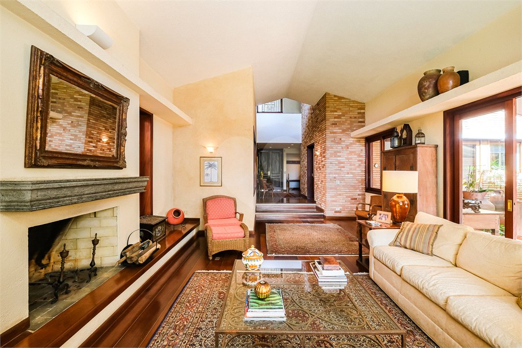Casa à venda com 4 quartos, sendo 2 suítes, em Jardim Cordeiro, São Paulo, SP
