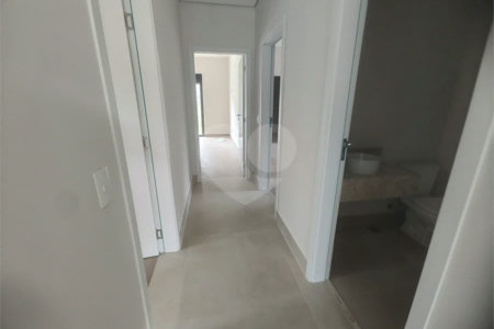 Casa exclusiva em Atibaia de alto padrão com 3 suítes, piscina, espaço gourmet, condomínio fechado, aceita financiamento