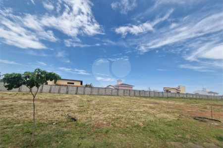 Terreno à Venda no Condomínio Monte das Araucárias