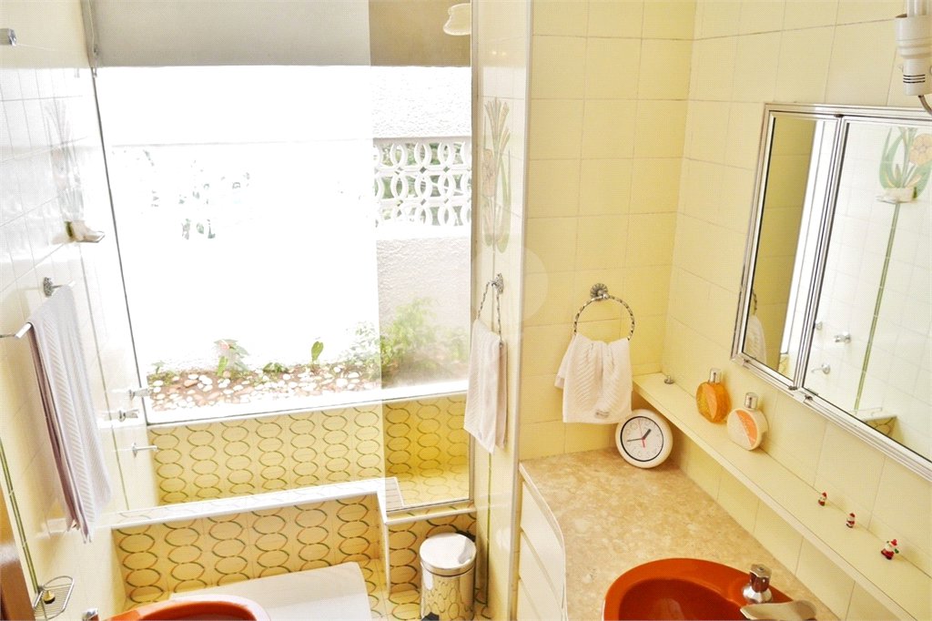 Casa à venda com 4 quartos, sendo 1 suíte,  em Jardim Guedala, São Paulo, SP