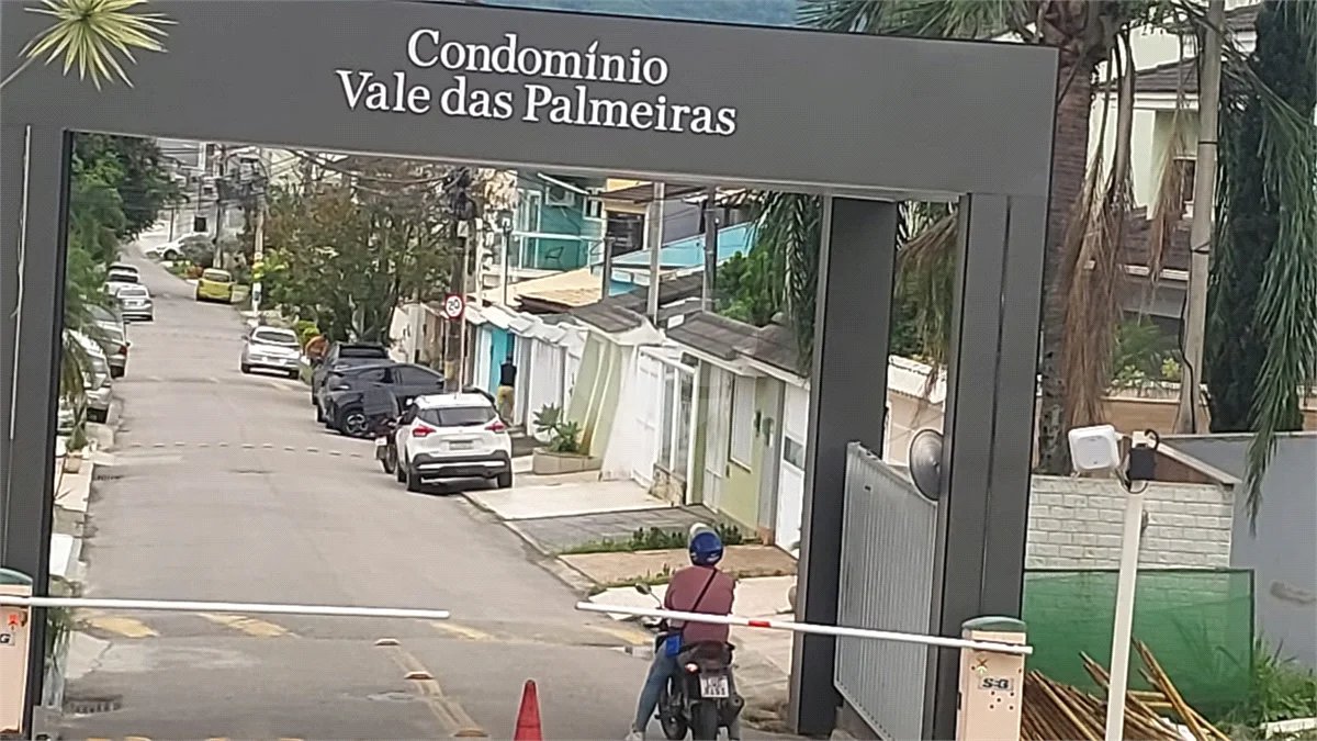 CONDOMÍNIO VALE DAS PALMEIRAS - CASA 3 QTOS + SUITE + PISCINA + GARAGEM 4 CARROS + ENERGIA SOLAR