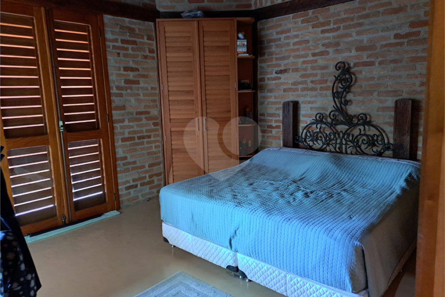 Casa à venda ou para alugar com 3 quartos, sendo 1 suíte,  no condomínio Parque Petrópolis 4 Secção, Mairiporã - SP