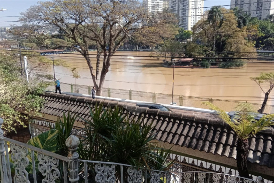 Sobrado à venda com 4 quartos, sendo 1 suíte, em Vila Rosália, Guarulhos, SP