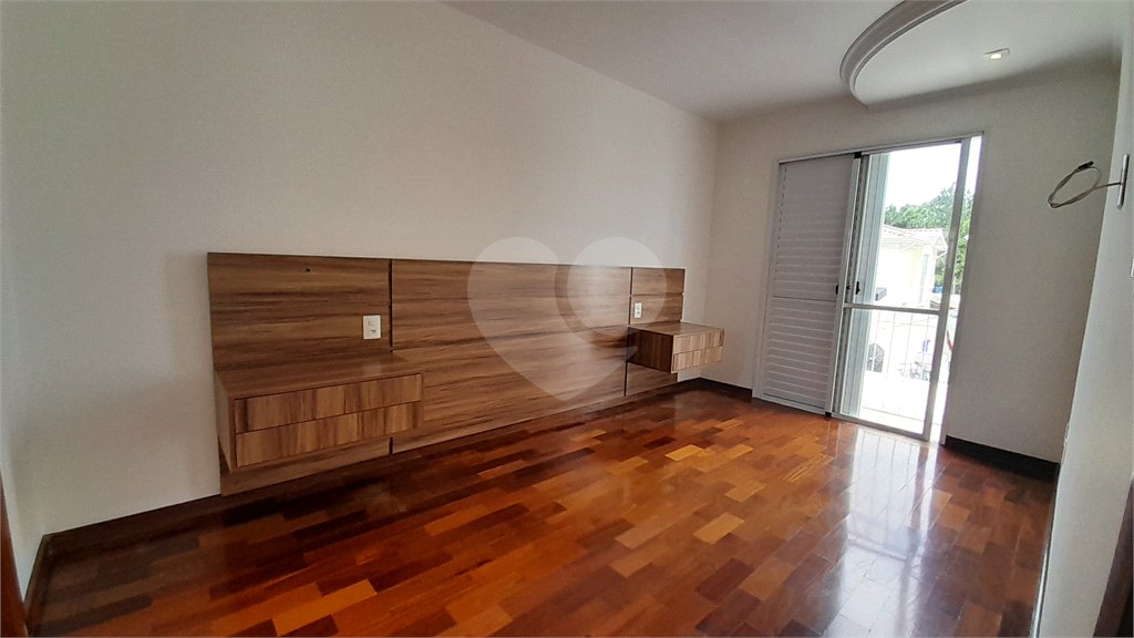 Casa à venda com 3 quartos, sendo 1 suíte, no condomínio Residencial Jardins, São Bernardo do Campo - SP