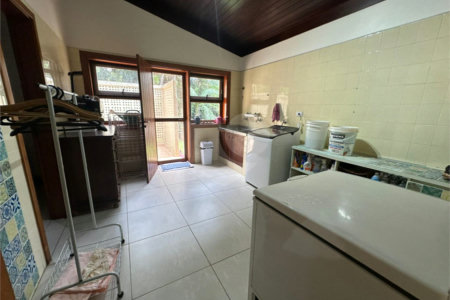 Casa à venda com 4 quartos, sendo 2 suítes,  no condomínio Chacara Marques, Santana de Parnaíba - SP