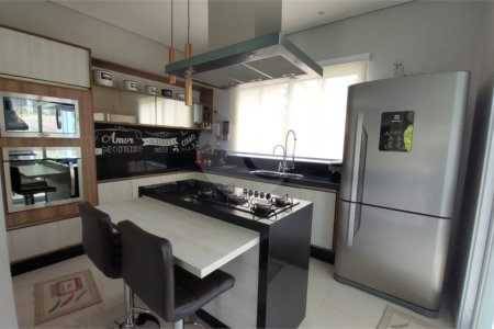 Casa à venda com 4 suítes no condomínio Figueira Garden, Atibaia - SP