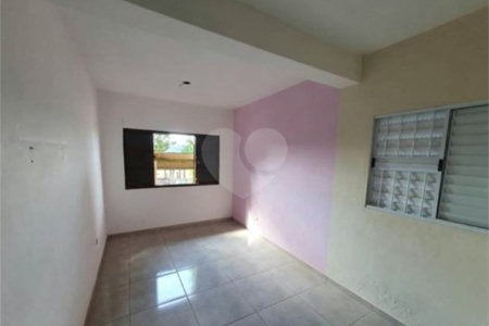 Casa à venda com 3 quartos, sendo 1 suíte, no Centro, Ouro Fino, MG