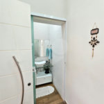 Casa à venda com 4 quartos, sendo 1 suíte,  no condomínio Jardim Shangri-lá, Atibaia - SP