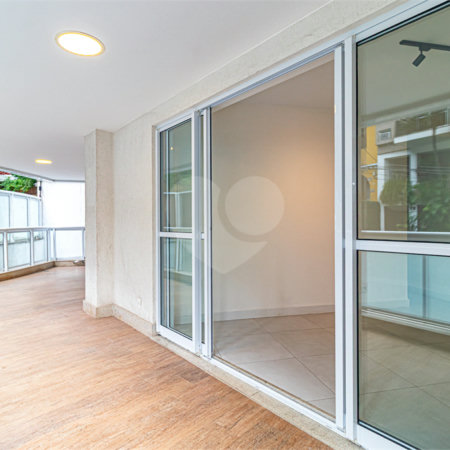 Apartamento à venda com 3 quartos, sendo 2 suítes, em Lagoa, Rio de Janeiro, RJ