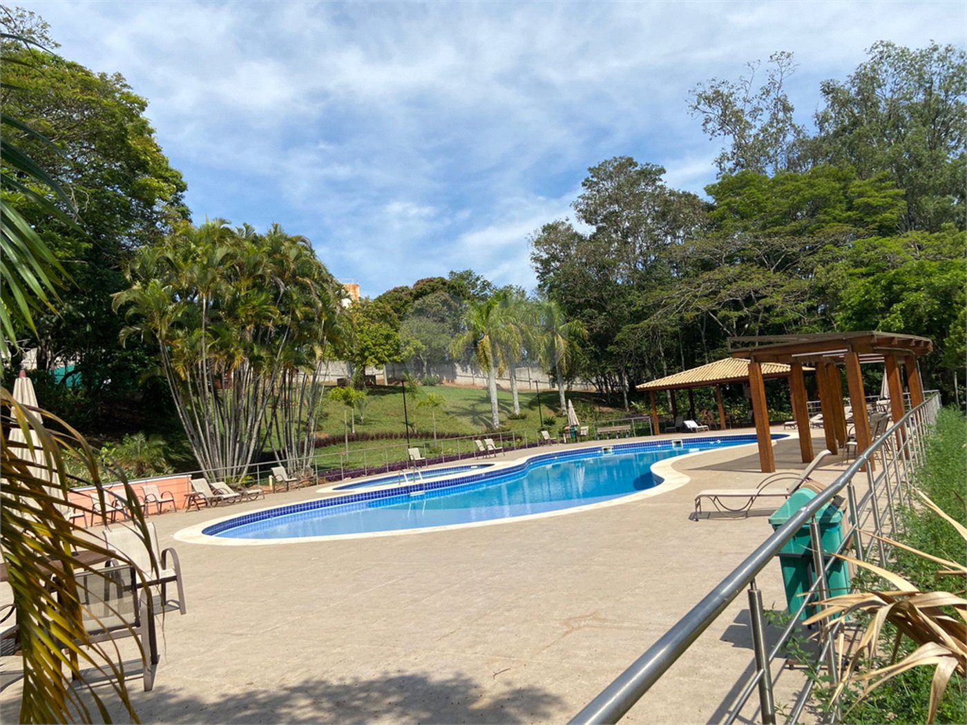 Linda casa Condomínio Santa Isabel I