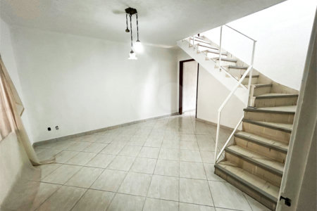 Sobrado à venda com 3 quartos, sendo 1 suíte,  em Jardim Santa Emília, São Paulo, SP