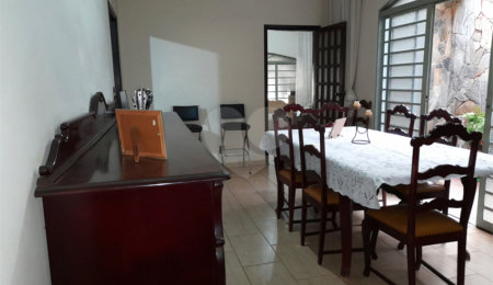 Casa à venda com 5 quartos, sendo 1 suíte,  em Jardim Anhangüera, Ribeirão Preto, SP