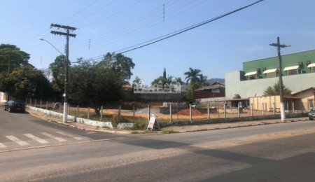 Terreno plano à venda ou locação na Alameda Lucas Nogueira Garcez – Vila Giglio, Atibaia