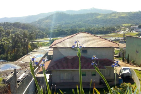 Sobrado à venda com 4 quartos, sendo 3 suítes,  em Jardim Estância Brasil, Atibaia, SP