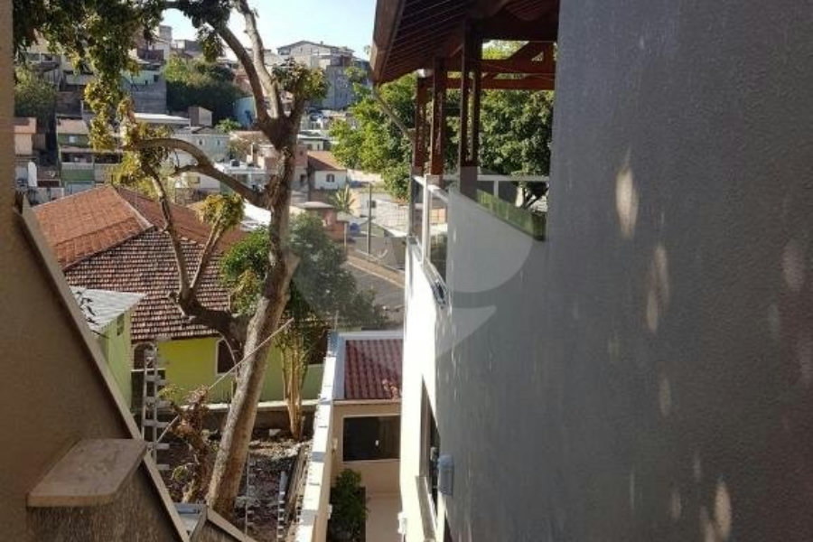 Sobrado à venda com 4 quartos, sendo 2 suítes, em Parque Maria Domitila, São Paulo, SP