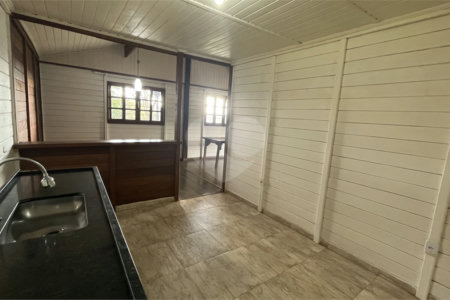 Casa Térrea para alugar com 3 quartos, sendo 1 suíte, em Jardim Estância Brasil, Atibaia, SP