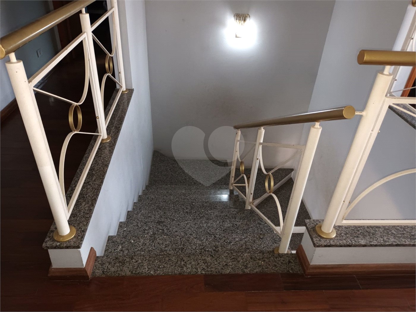 Casa à venda com 4 quartos, sendo 3 suítes, no condomínio Arujá 5, Arujá - SP