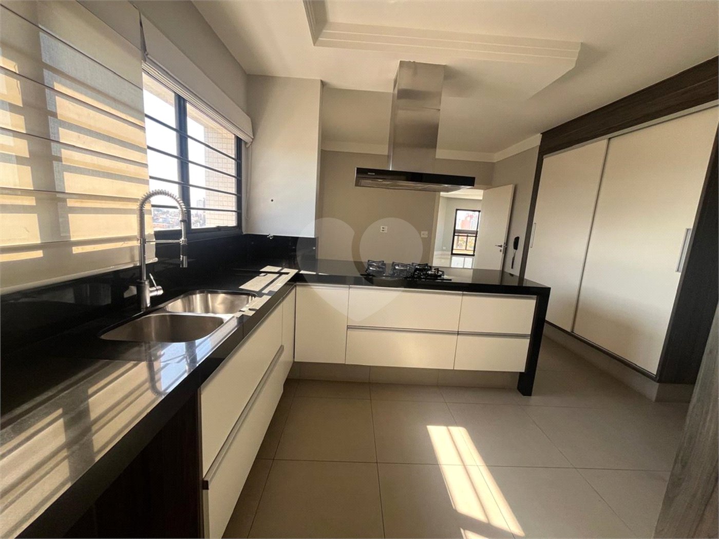 Apartamento à venda com 3 suítes no Centro, Sorocaba, SP